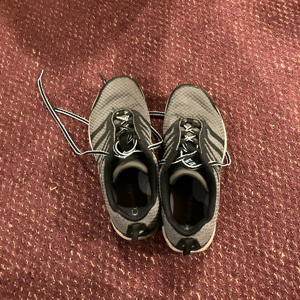 Columbia athletic shoes